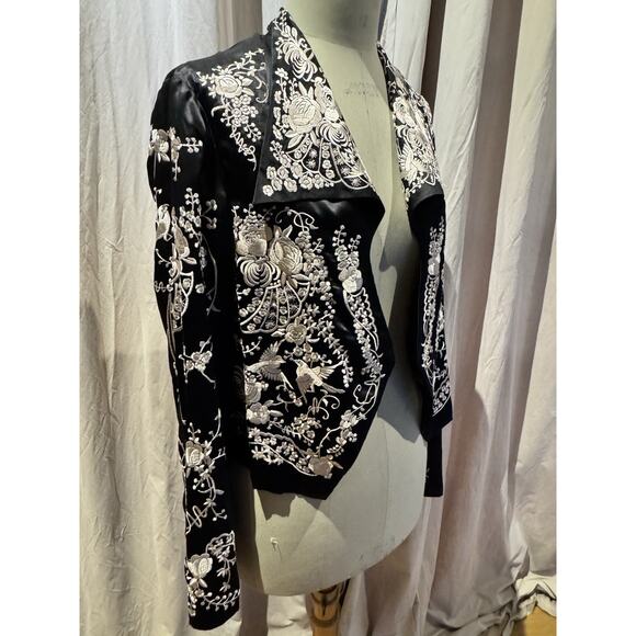 Heavily embroidered silk crop jacket NWOT Size M /L - Picture 1 of 6